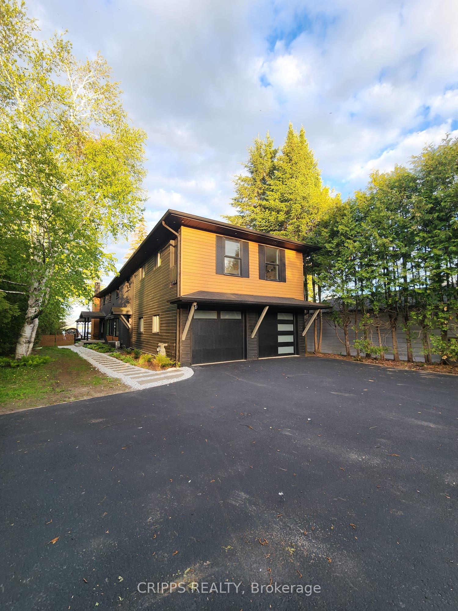 943 Barry Avenue