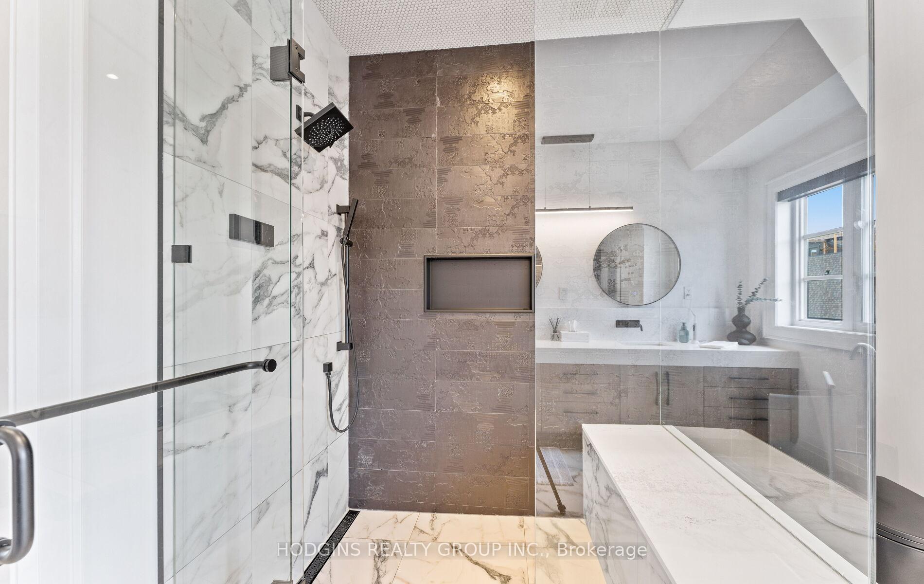 4 Bedrooms Condo at 10 Lunar, Mississauga For sale