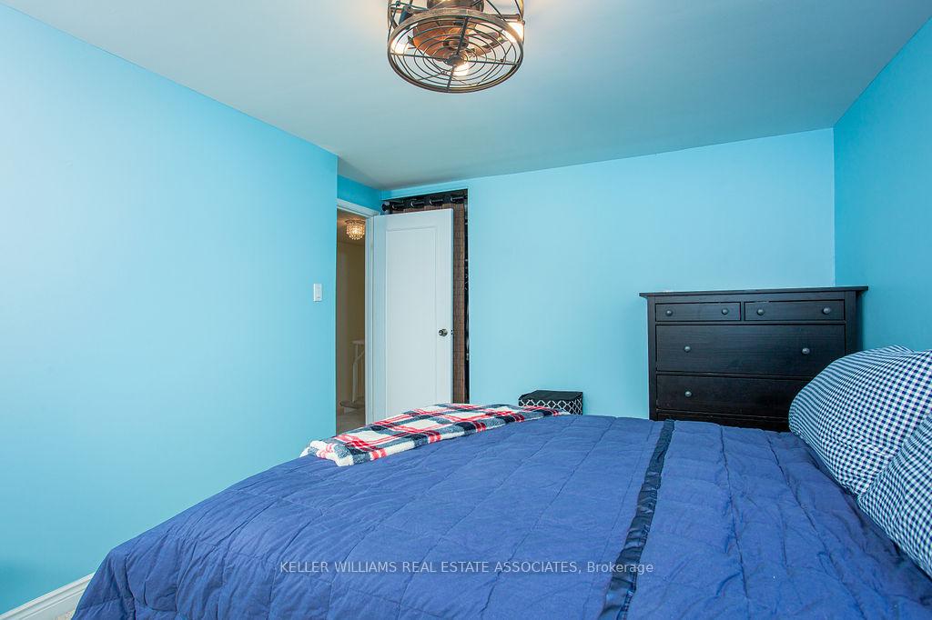 3 Bedrooms Condo at 2216 Upper Middle, Burlington For sale