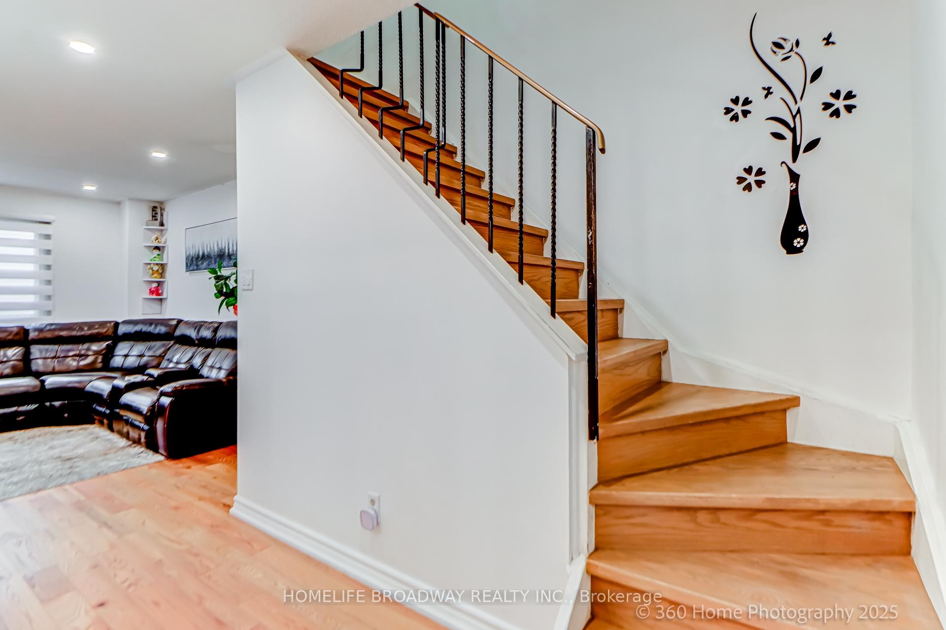 3 Bedrooms Condo at 51 Yellow Birch, Toronto For sale