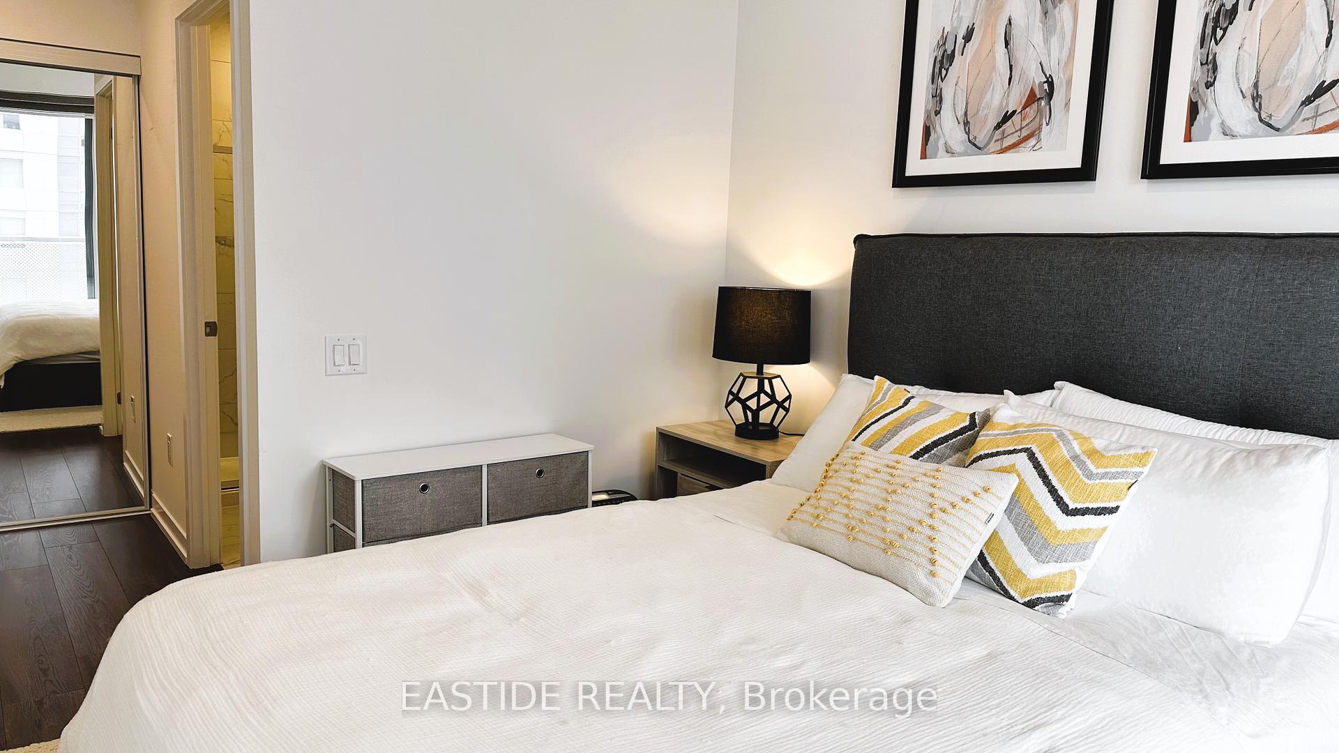 3 Bedrooms Condo at 4065 Confederation, Mississauga For sale