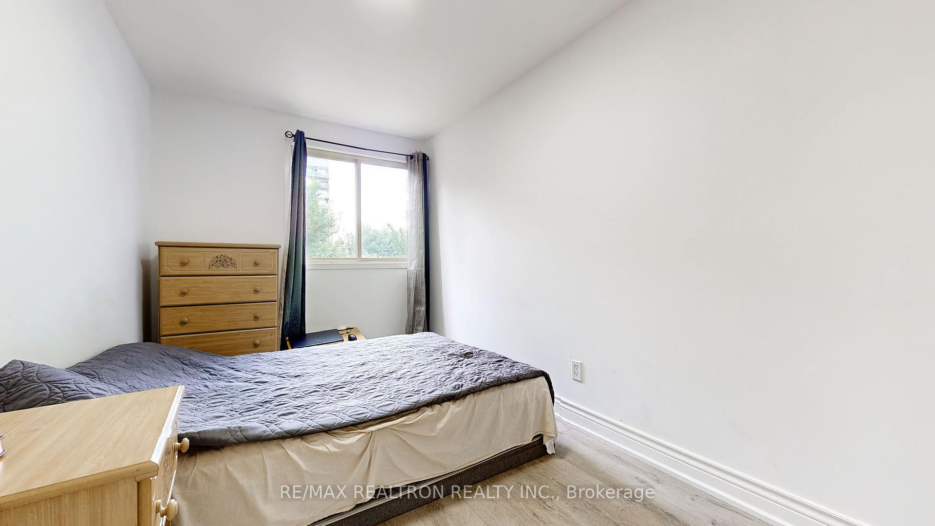 3 Bedrooms Condo at 1894 Kirkwall, Mississauga For sale