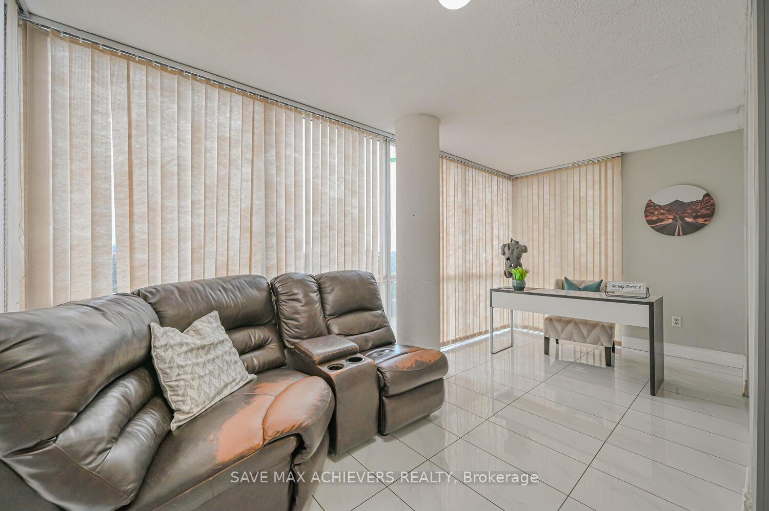 3 Bedrooms Condo at 21 Markbrook, Toronto For sale