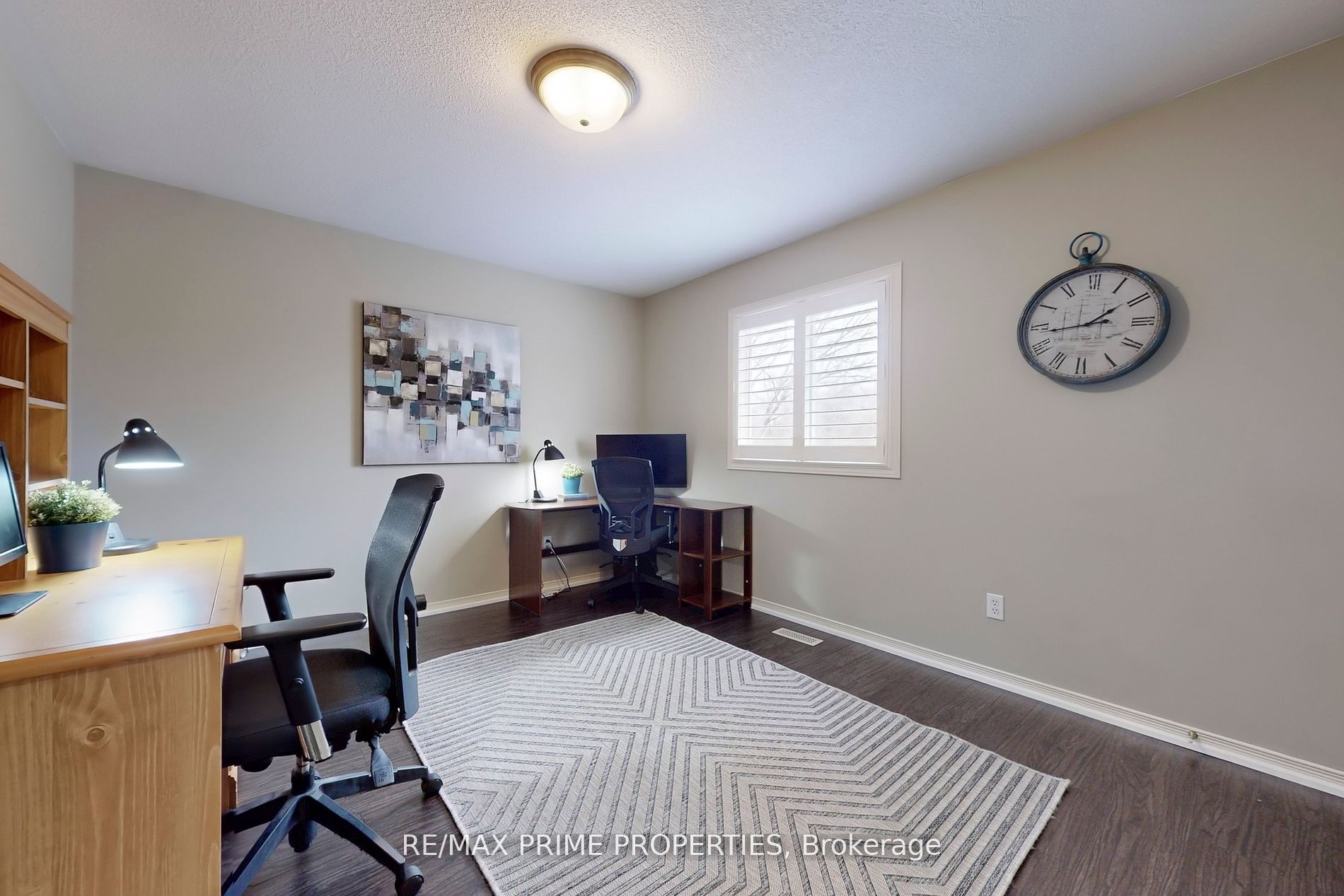 32 KENNETT Drive