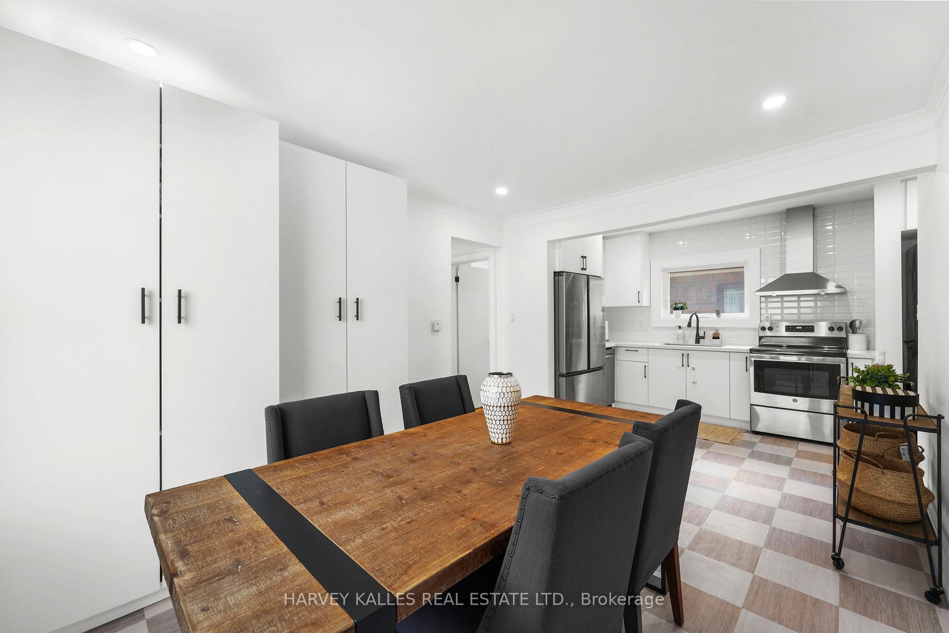 243 Northcliffe Boulevard