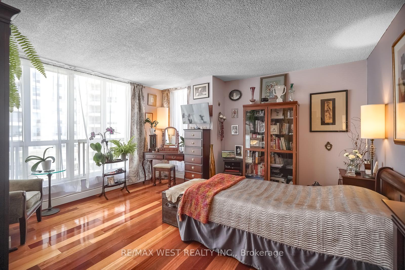 3 Bedrooms Condo at 2285 Lake Shore, Toronto For sale