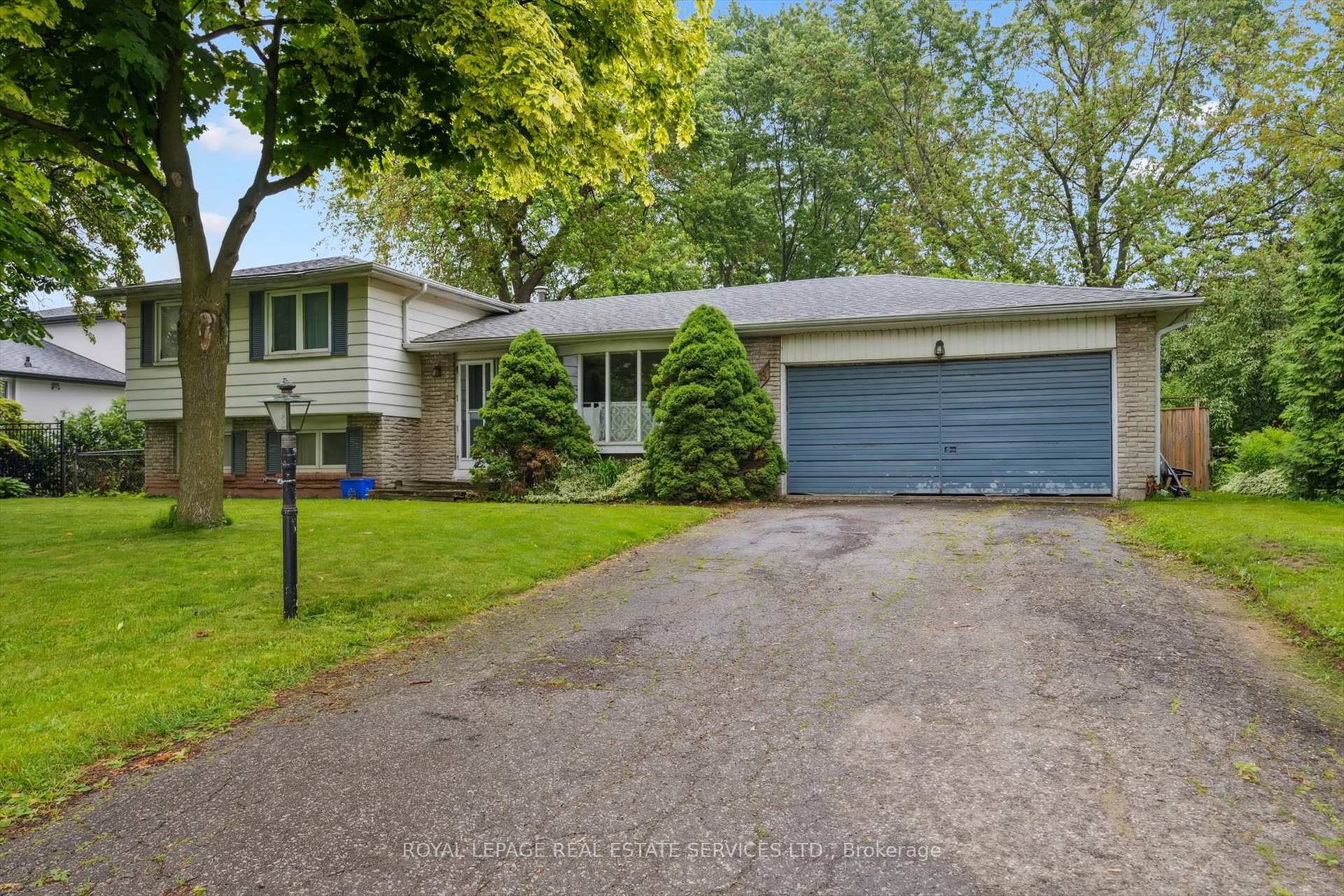 2138 Rebecca Street, Oakville, ON L6L 2A5