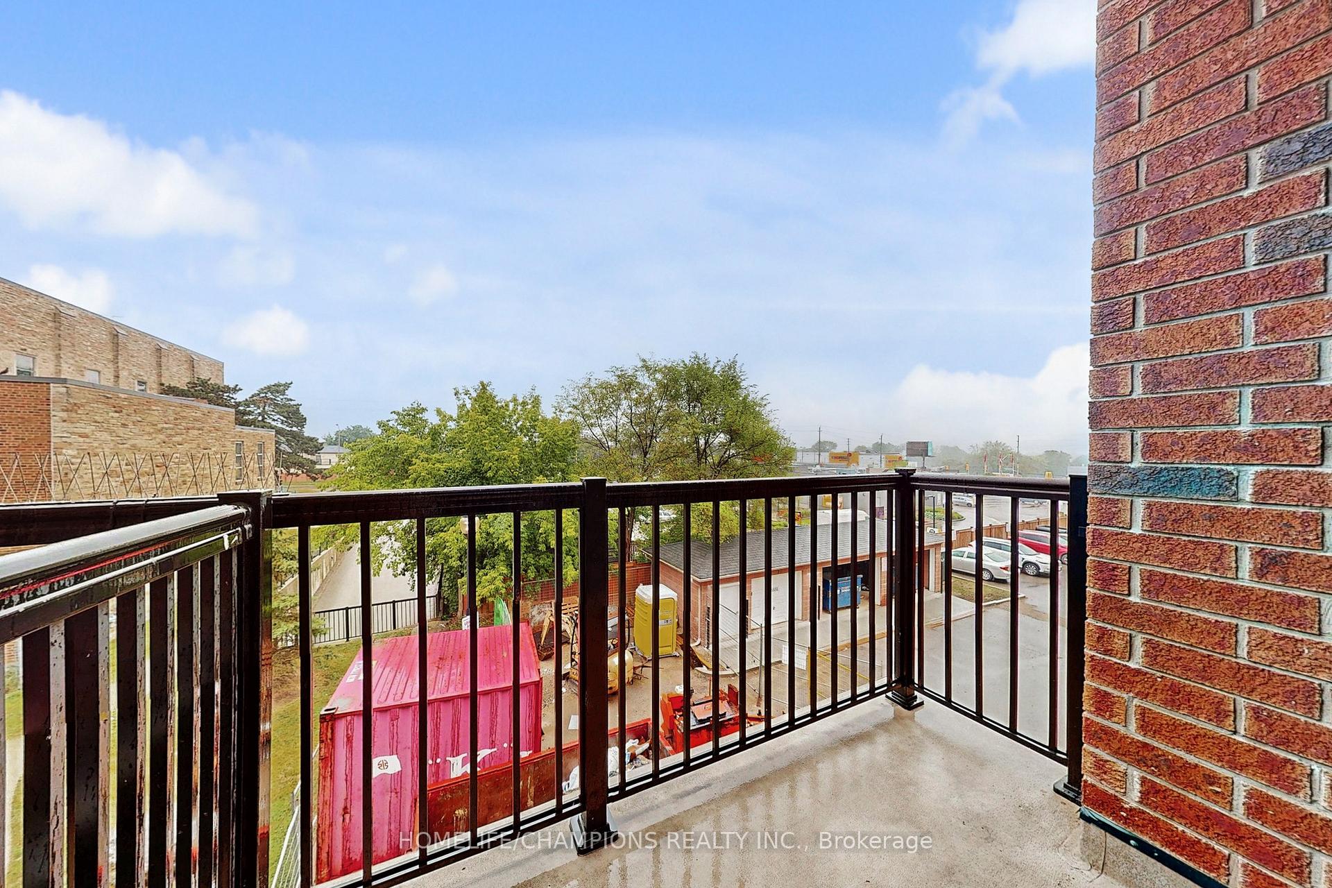 2 Bedrooms Condo at 35 Strangford, Toronto For sale
