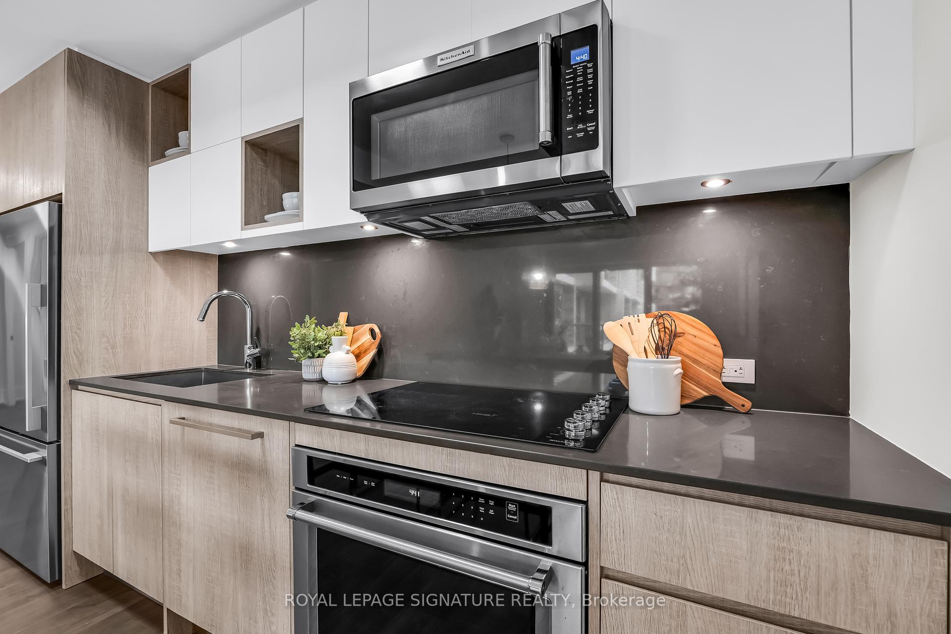 3 Bedrooms Condo at 118 Merchants’ Wharf, Toronto For sale