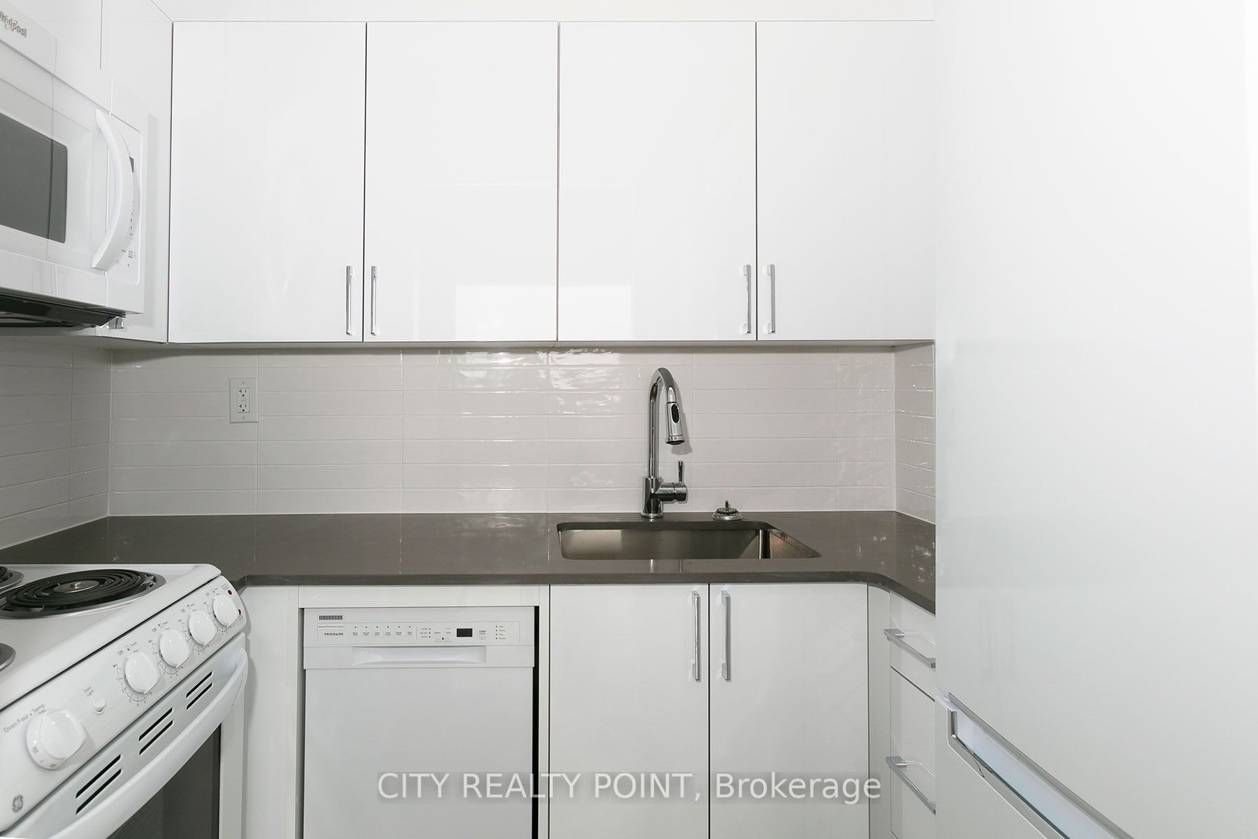 666 Spadina Avenue, #215