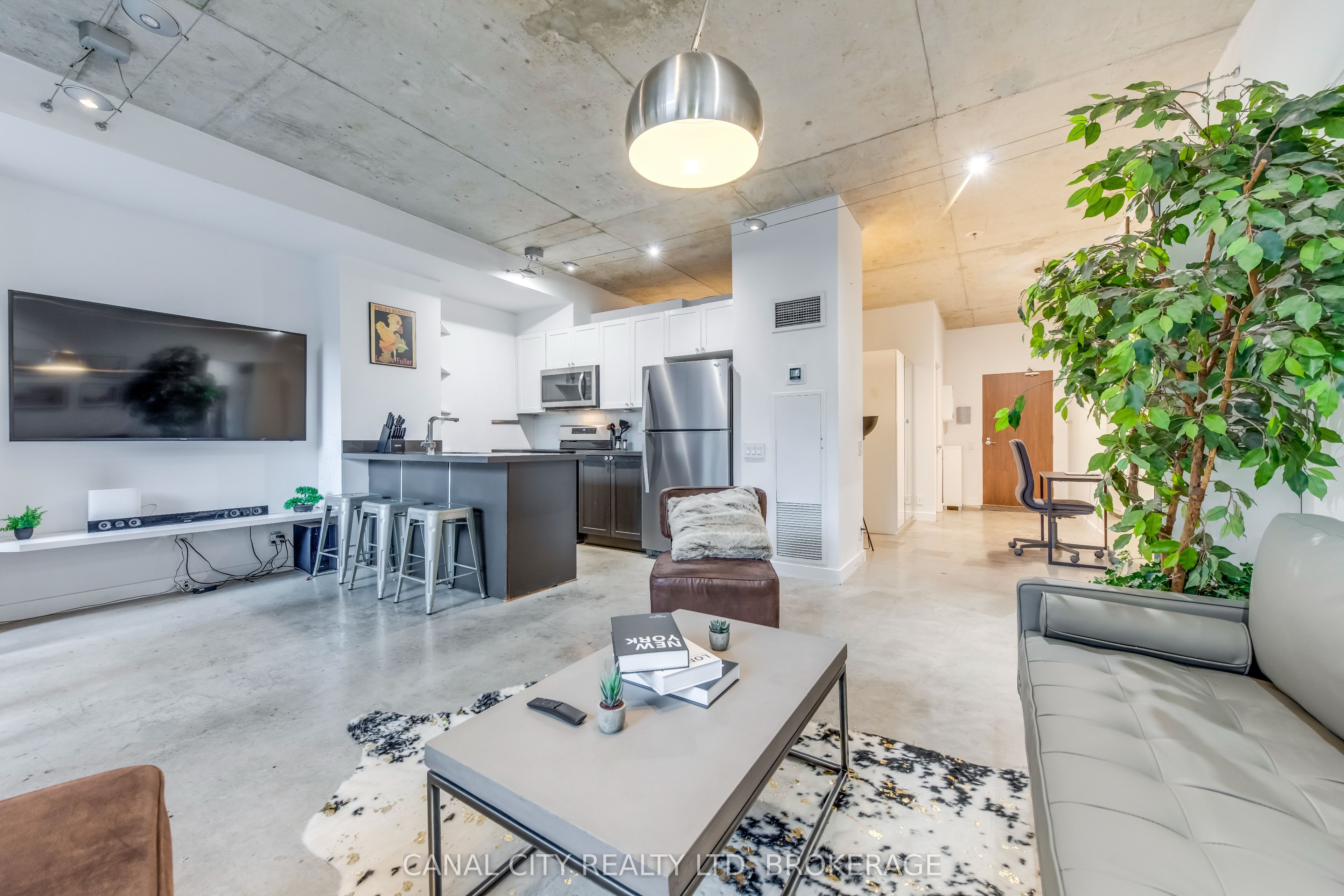 #201 - 36 CHARLOTTE Street, Toronto, ON M5V 3P7