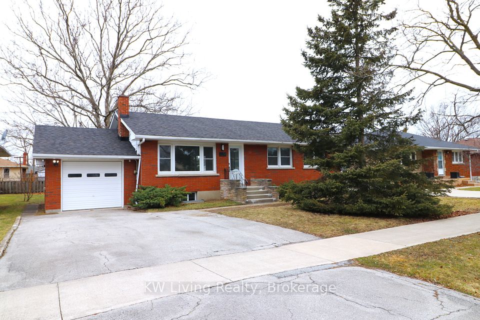 14 Redwood Avenue, St. Catharines, ON L2M 3B2