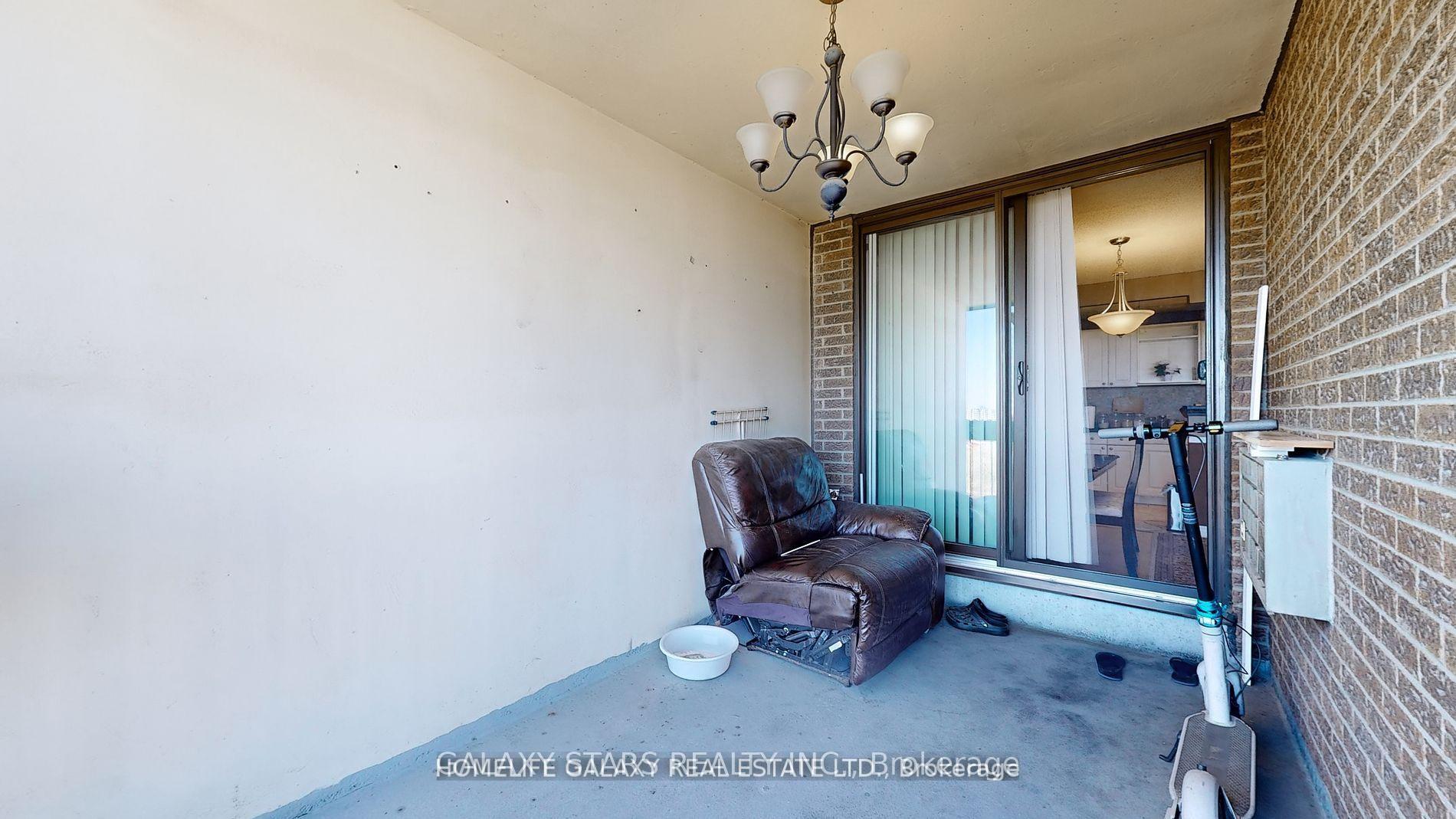 3 Bedrooms Condo at 2556 Argyle, Mississauga For sale