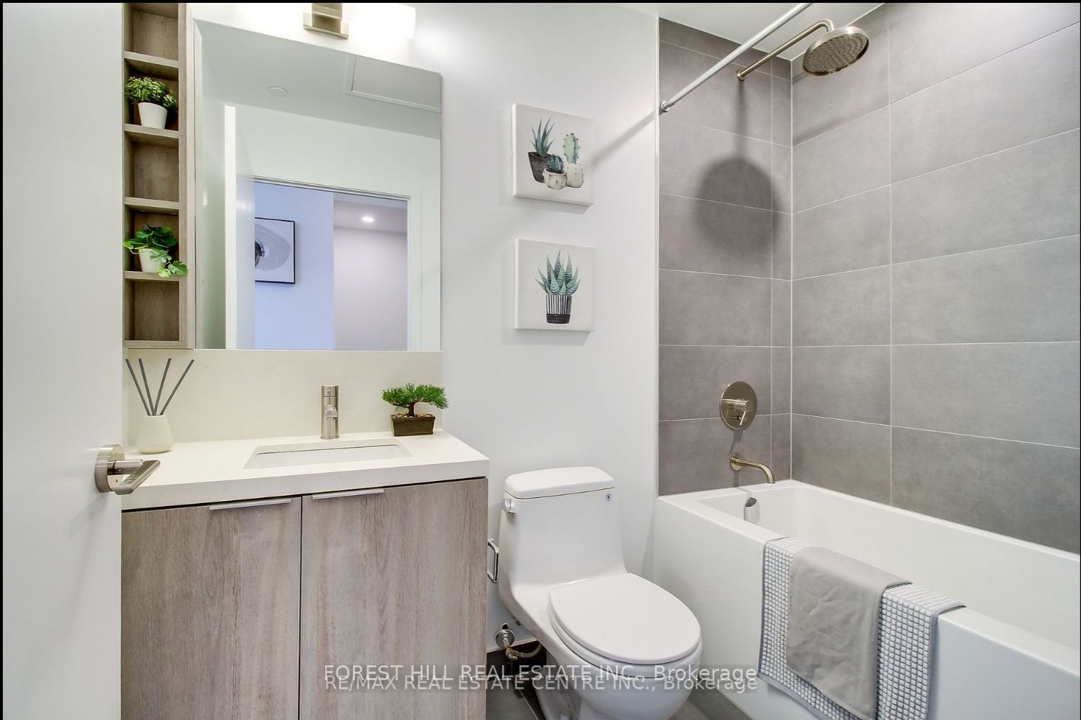 2020 Bathurst Street, #211