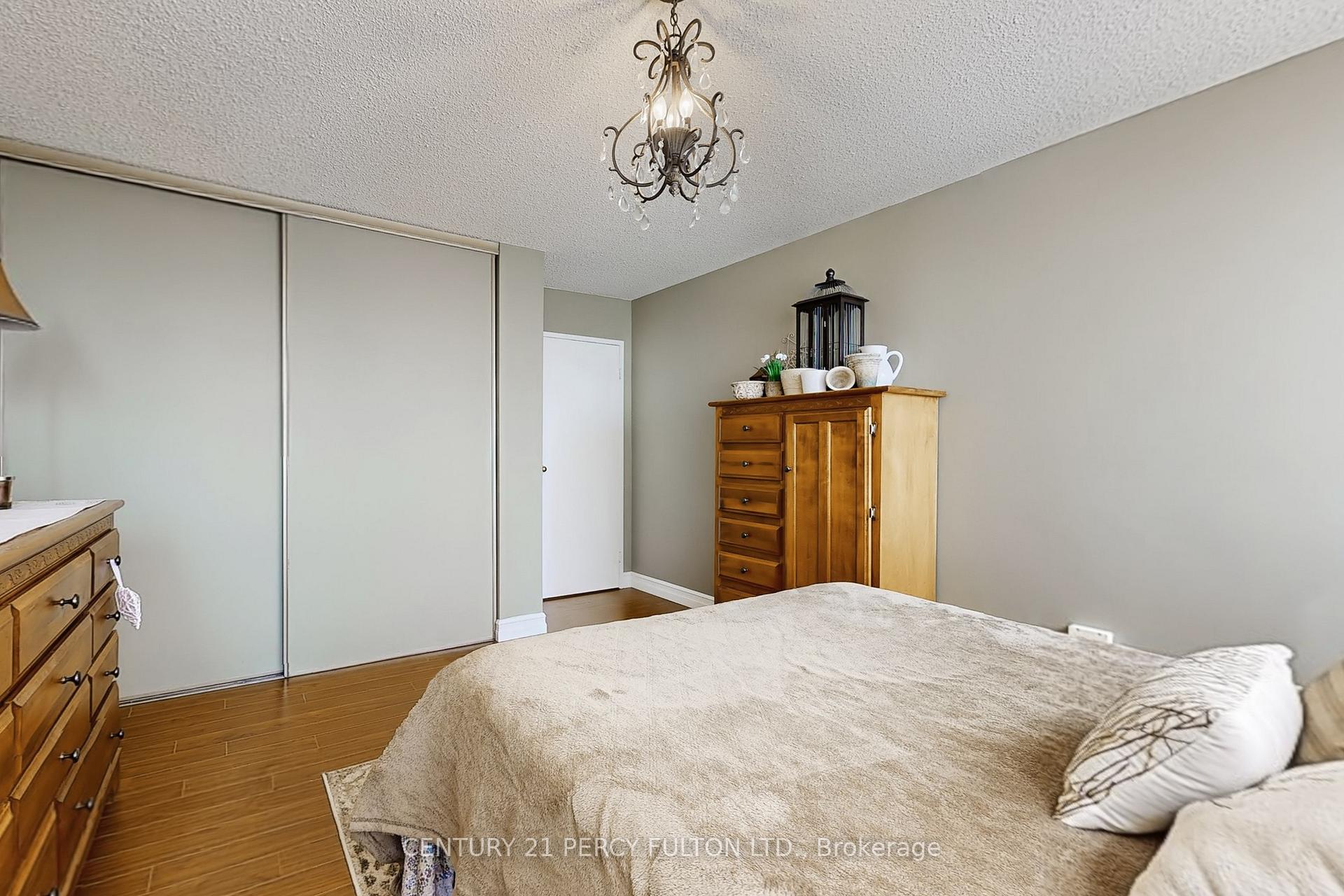 2 Bedrooms Condo at 40 Bay Mills, Toronto For sale