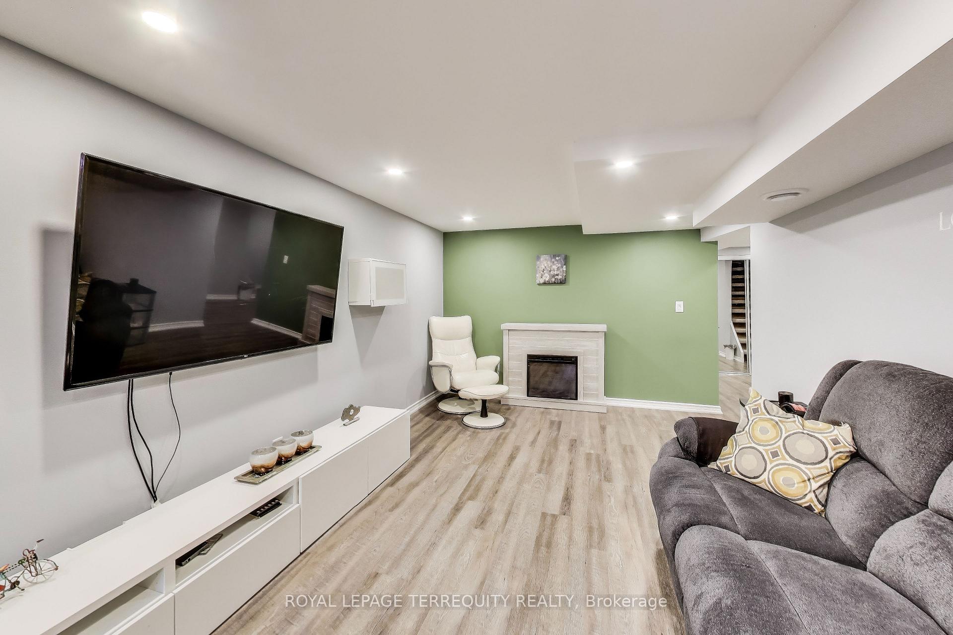 3 Bedrooms Condo at 2020 South Millway, Mississauga For sale