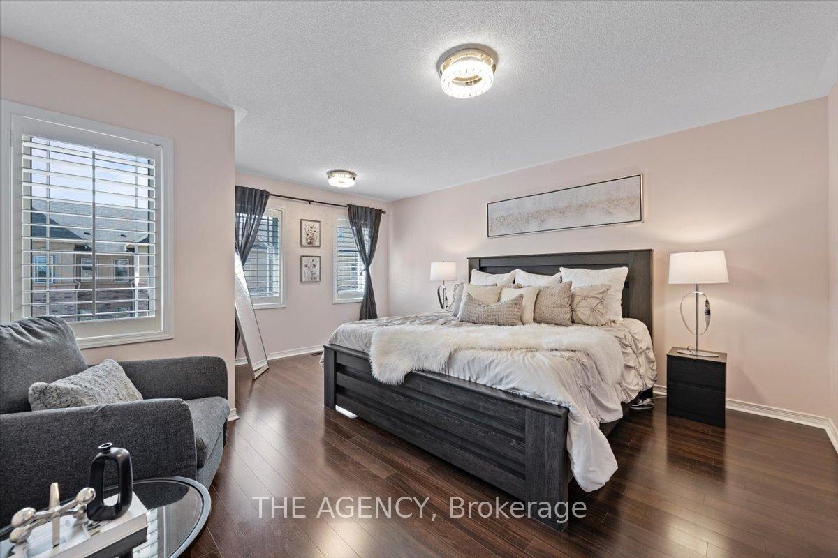 3 Bedrooms Condo at 6625 Falconer, Mississauga For sale