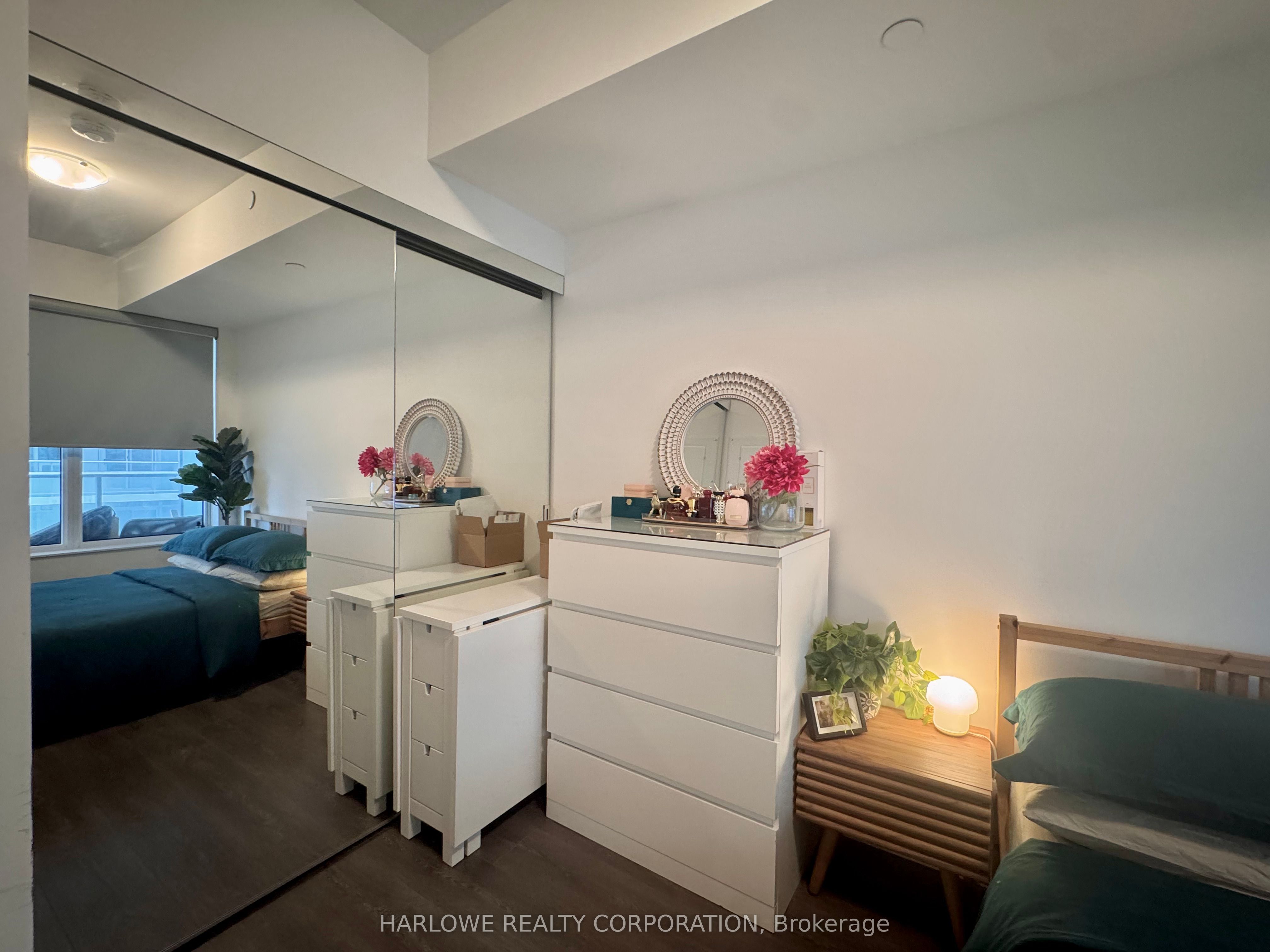 99 Broadway Avenue #1207 Nt, Toronto C10 Mount Pleasant West