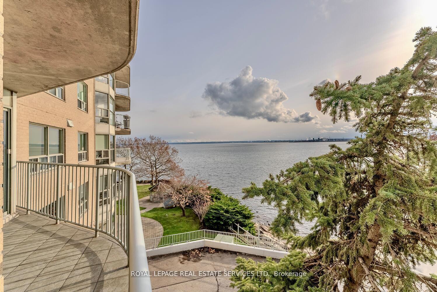 2 Bedrooms Condo at 2190 Lakeshore,  Burlington For sale