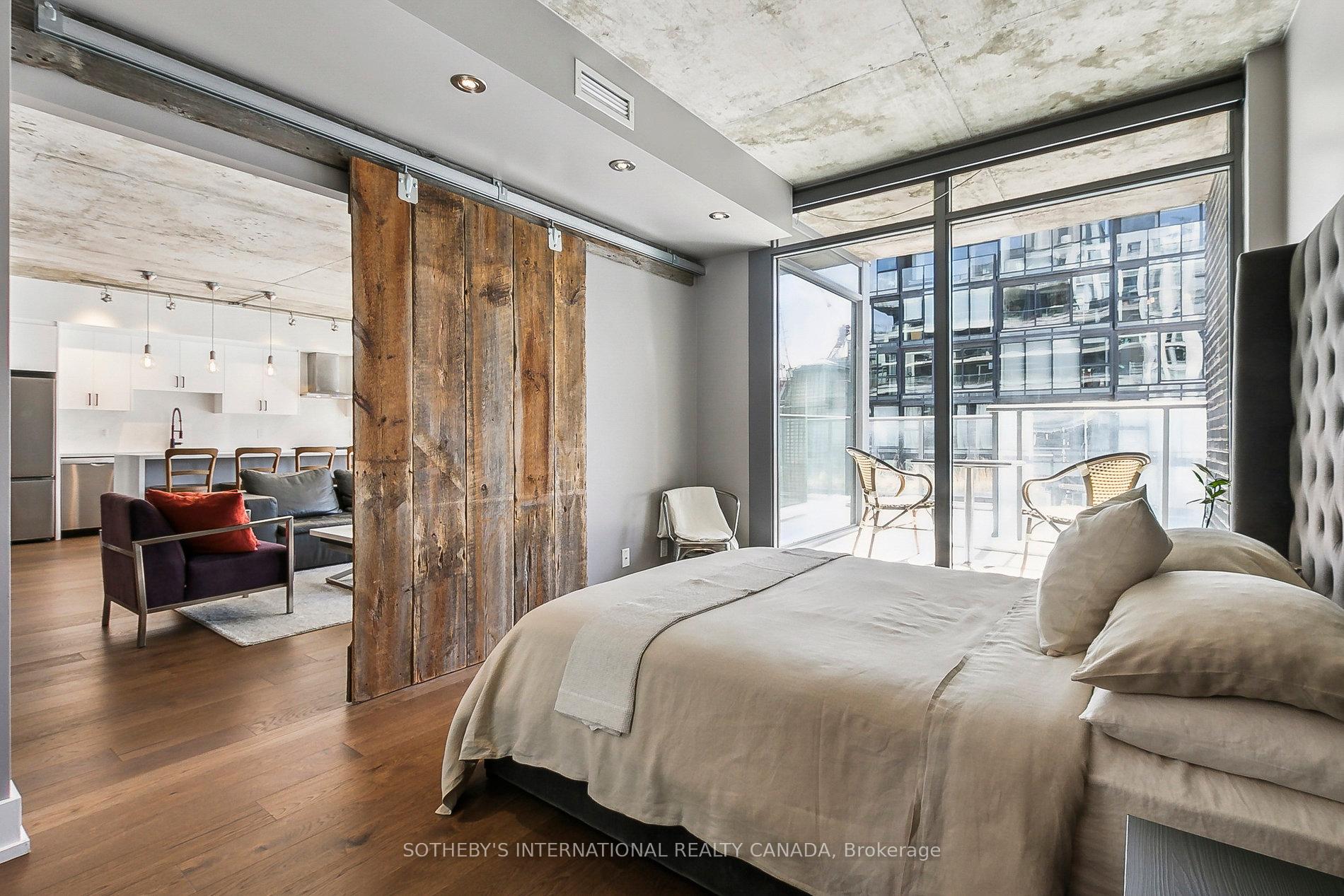 2 Bedrooms Condo at 650 King, Toronto For sale