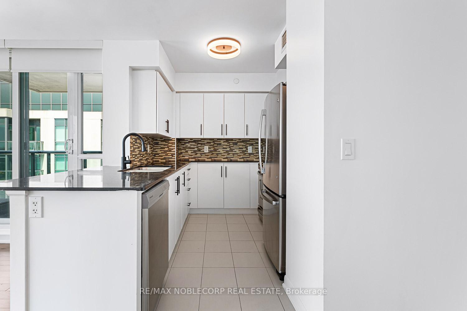2 Bedrooms Condo at 215 Sherway Gardens, Toronto For sale