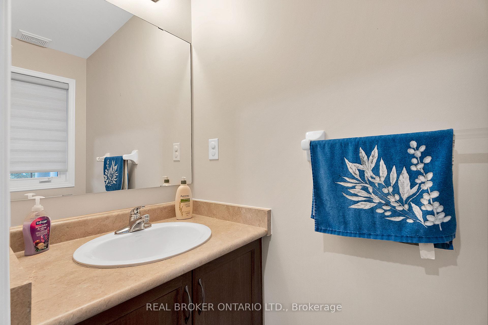 3 Bedrooms Condo at 7360 Zinnia, Mississauga For sale