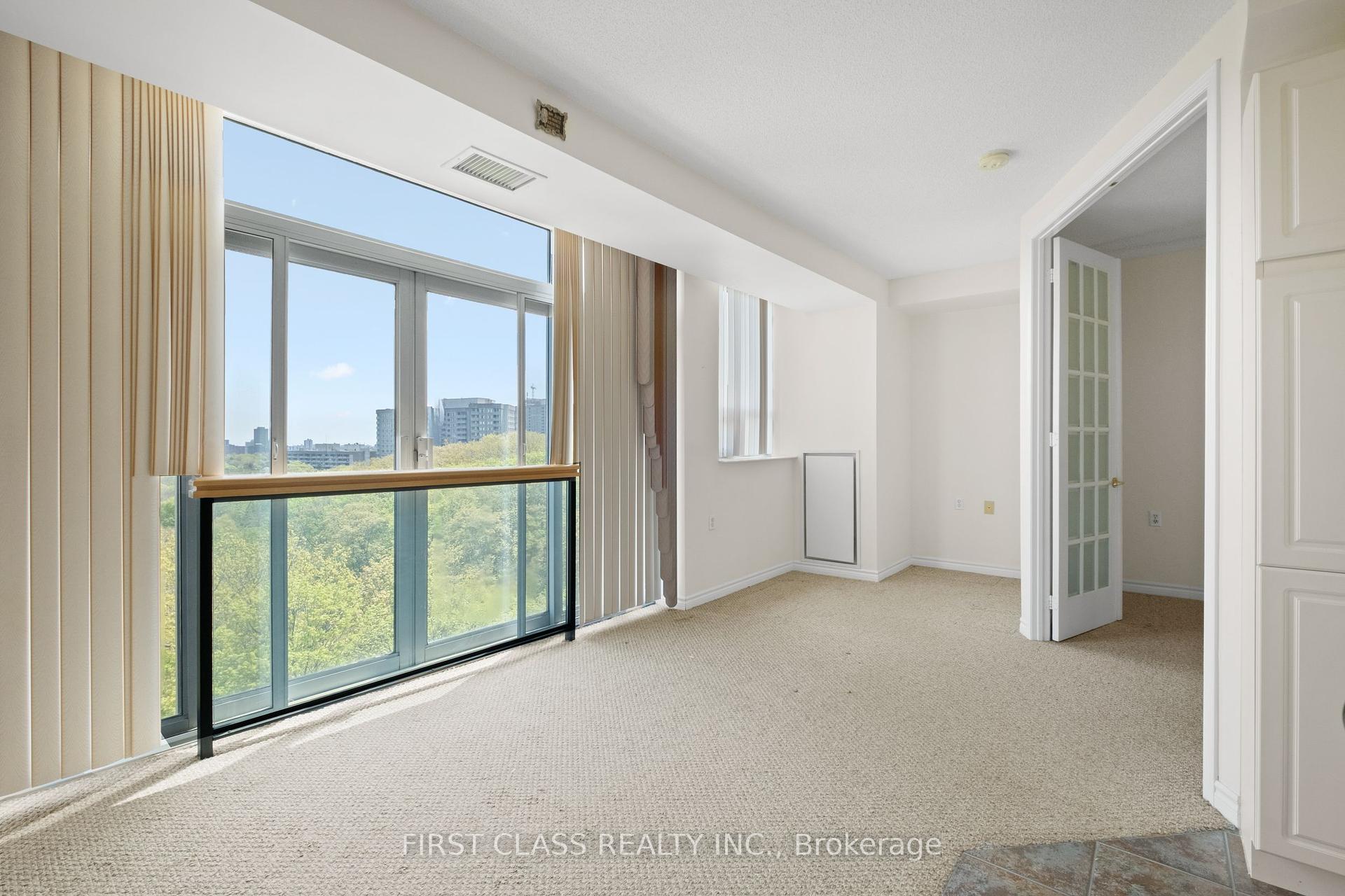 3 Bedrooms Condo at 200 Burnhamthorpe, Mississauga For sale