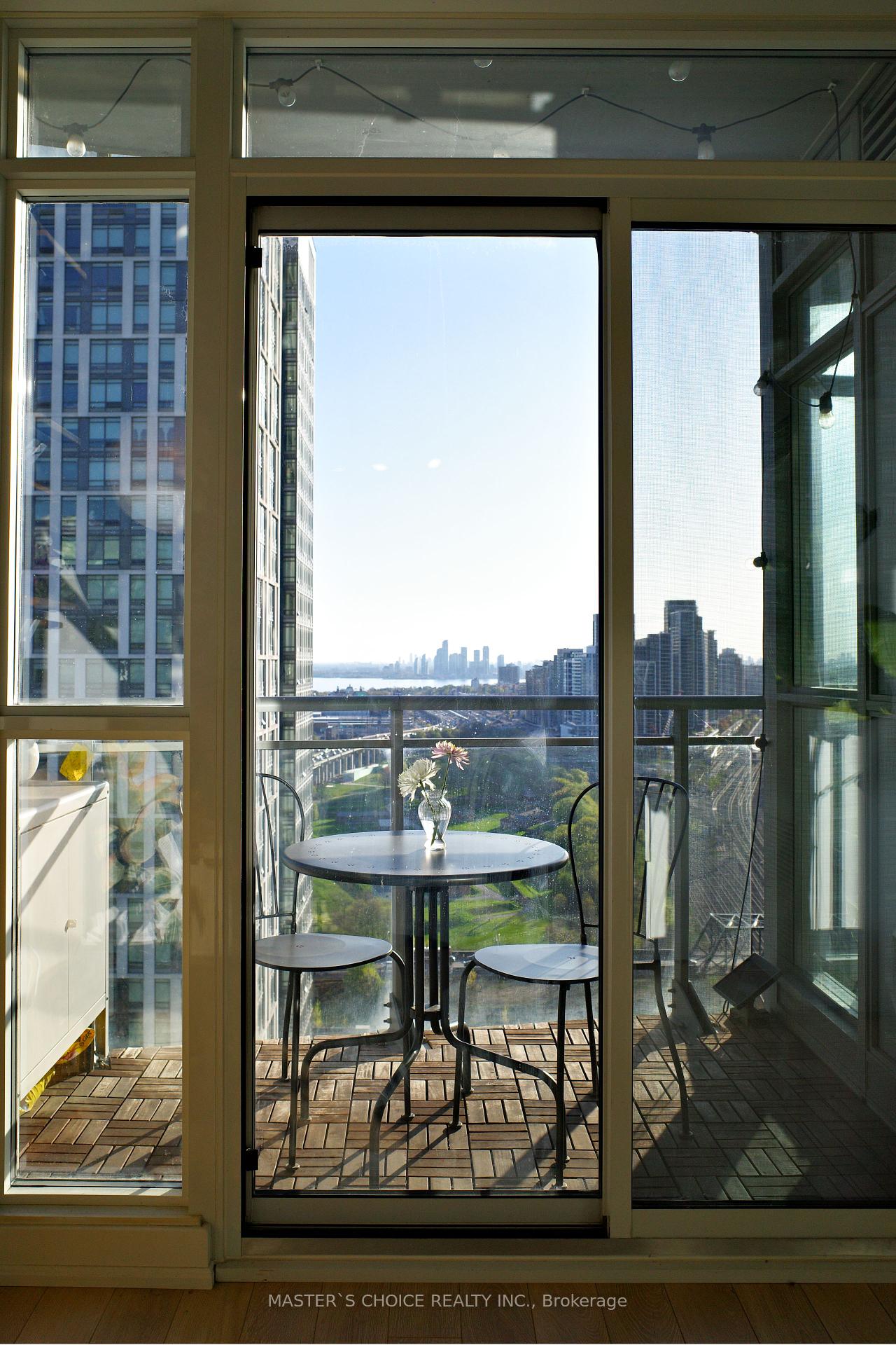 2 Bedrooms Condo at 21 Iceboat, Toronto For sale