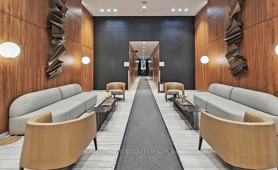 1 Bedroom Condo at 8 Eglinton,  Toronto For sale