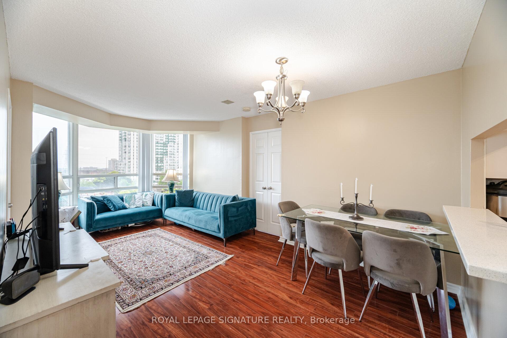 3 Bedrooms Condo at 50 Kingsbridge Garden, Mississauga For sale