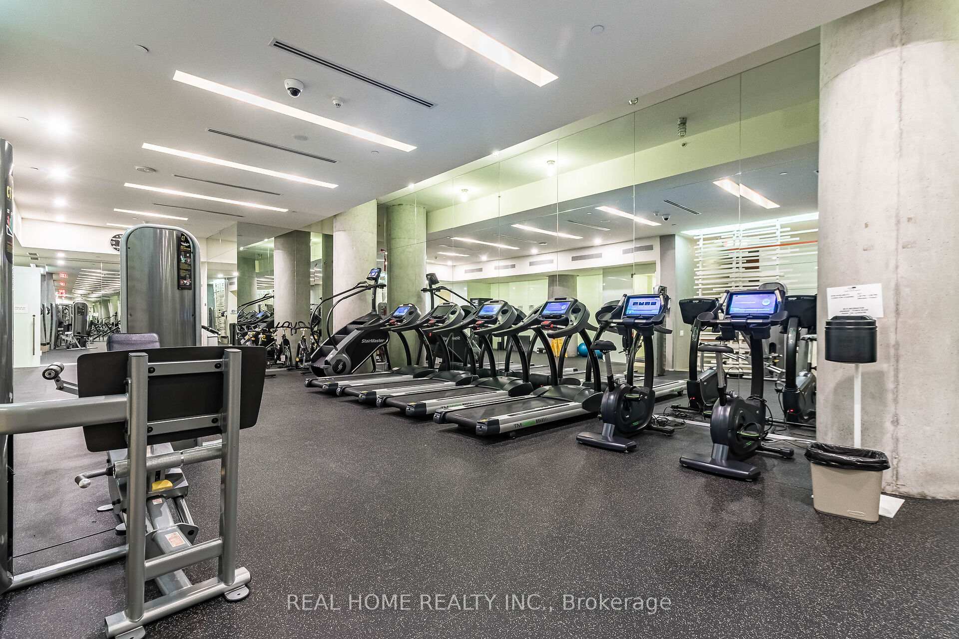 2 Bedrooms Condo at 15 Grenville,  Toronto For sale