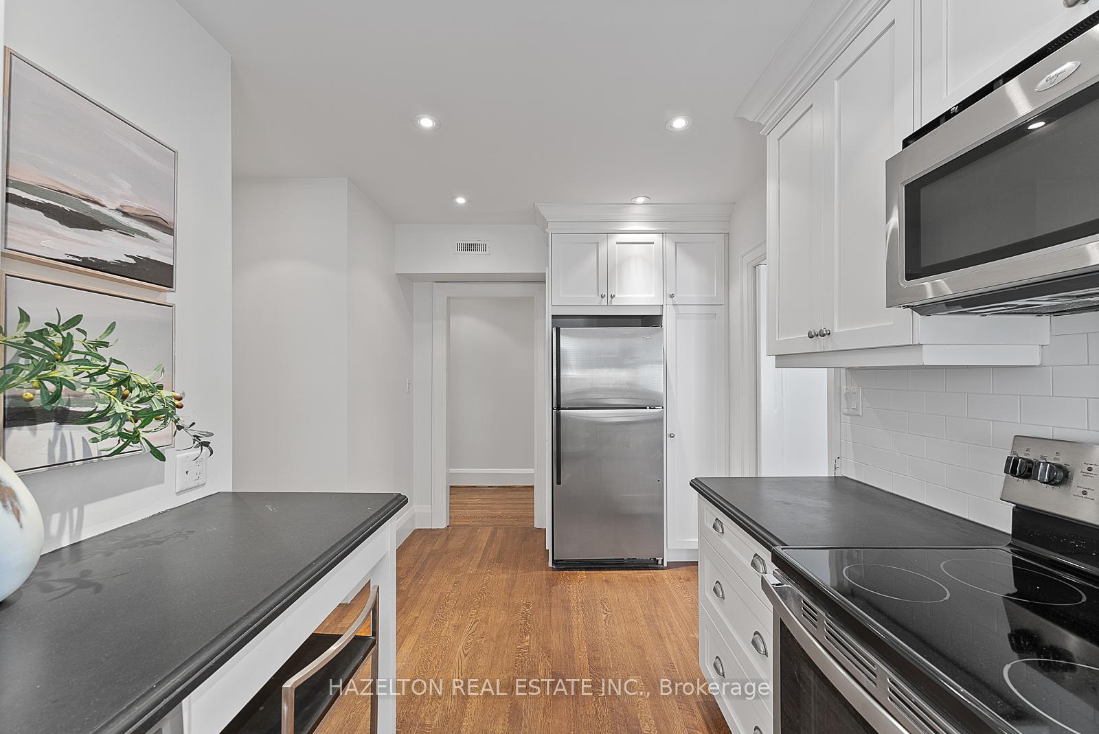 3 Bedrooms Condo at 9 Clarendon, Toronto For sale