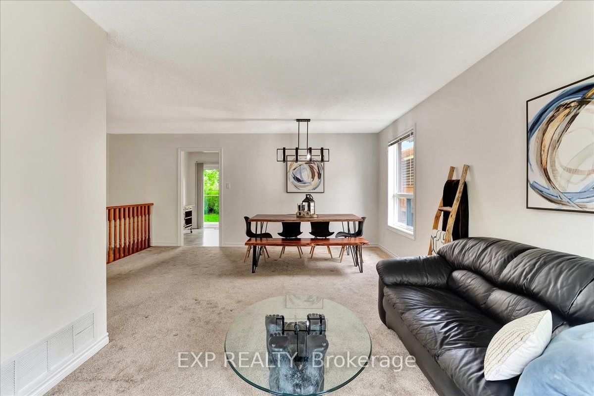 10 Wallwins Way, Barrie, ON L4N 8M1