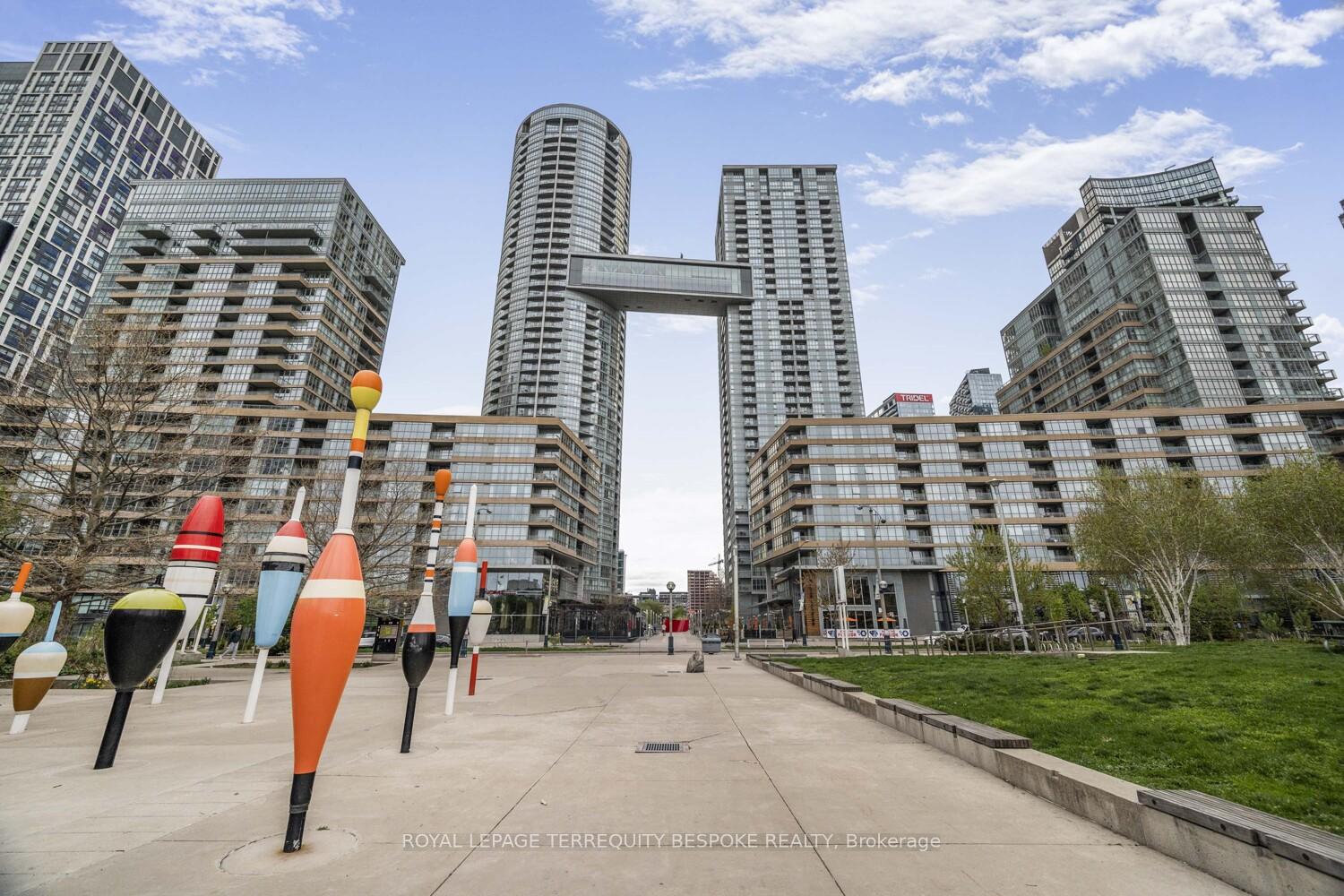 2 Bedrooms Condo at 15 Iceboat, Toronto For sale