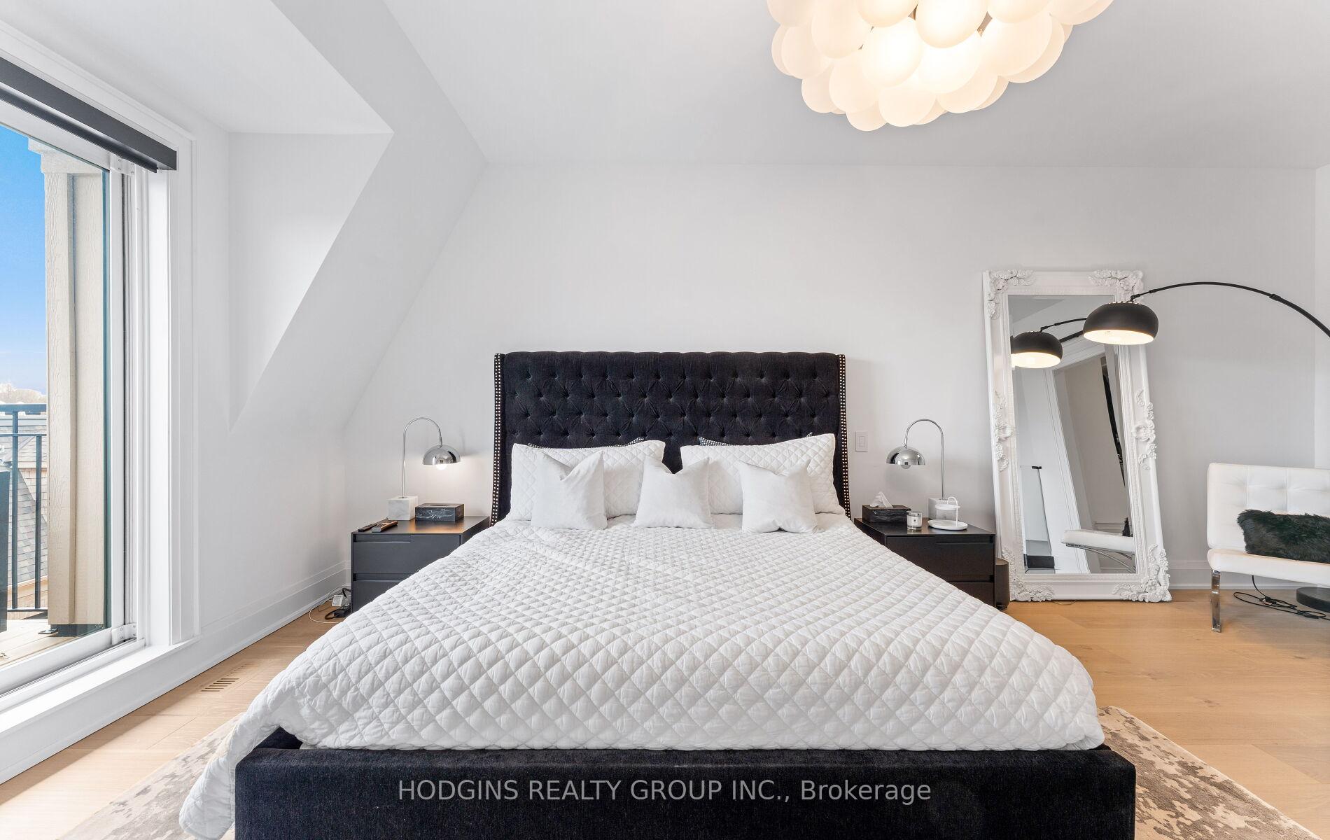 4 Bedrooms Condo at 10 Lunar, Mississauga For sale