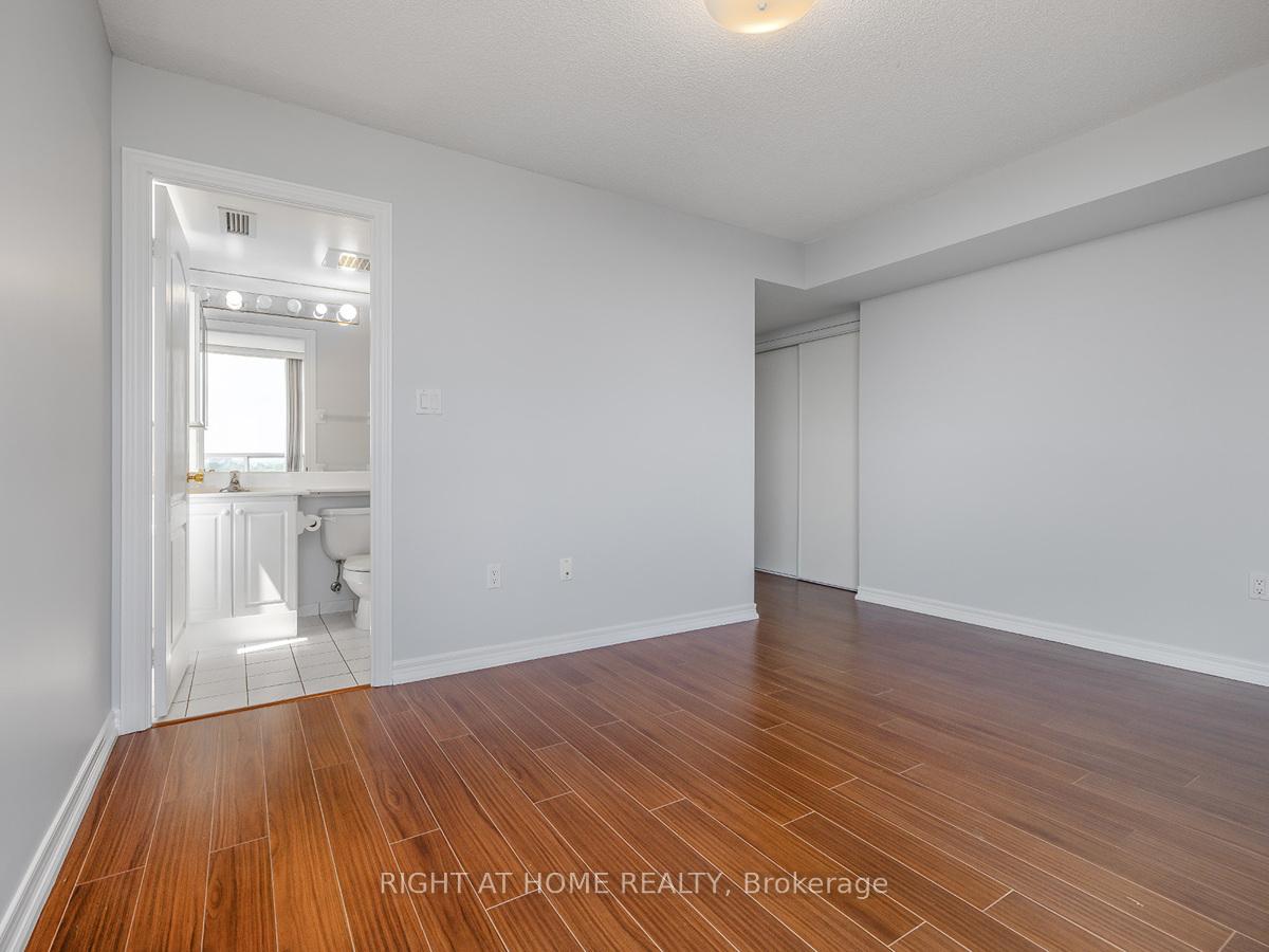 3 Bedrooms Condo at 88 Grandview,  Toronto For sale