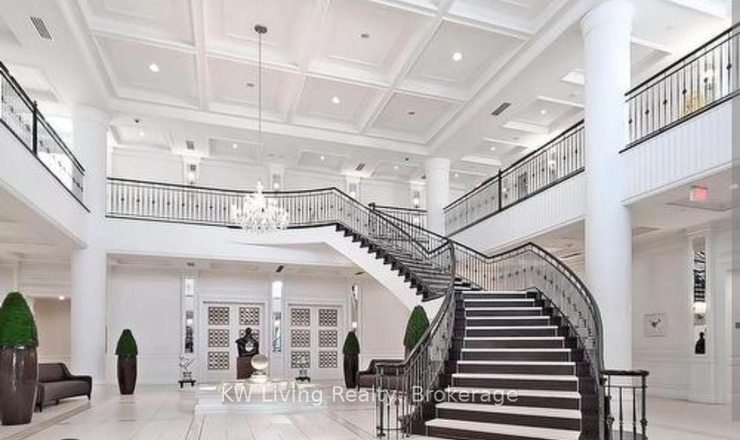 2 Bedrooms Condo at 15 Greenview, Toronto For sale