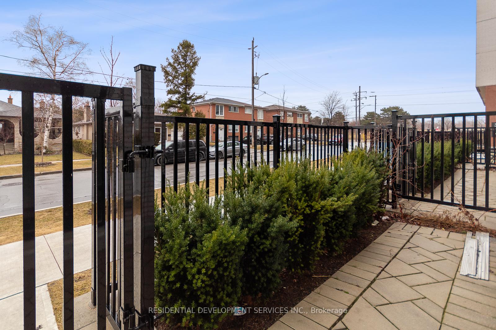3 Bedrooms Condo at 15 Maryport Ave,  Toronto For sale
