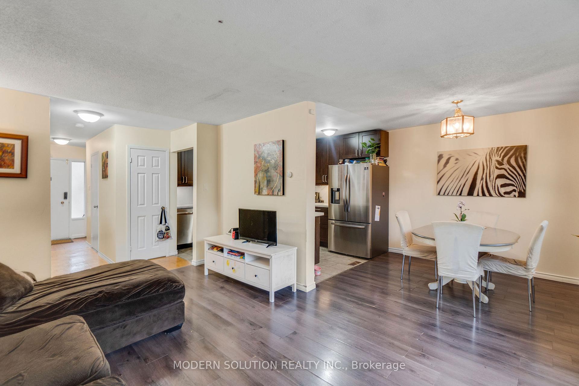 3 Bedrooms Condo at 341 Military, Toronto For sale
