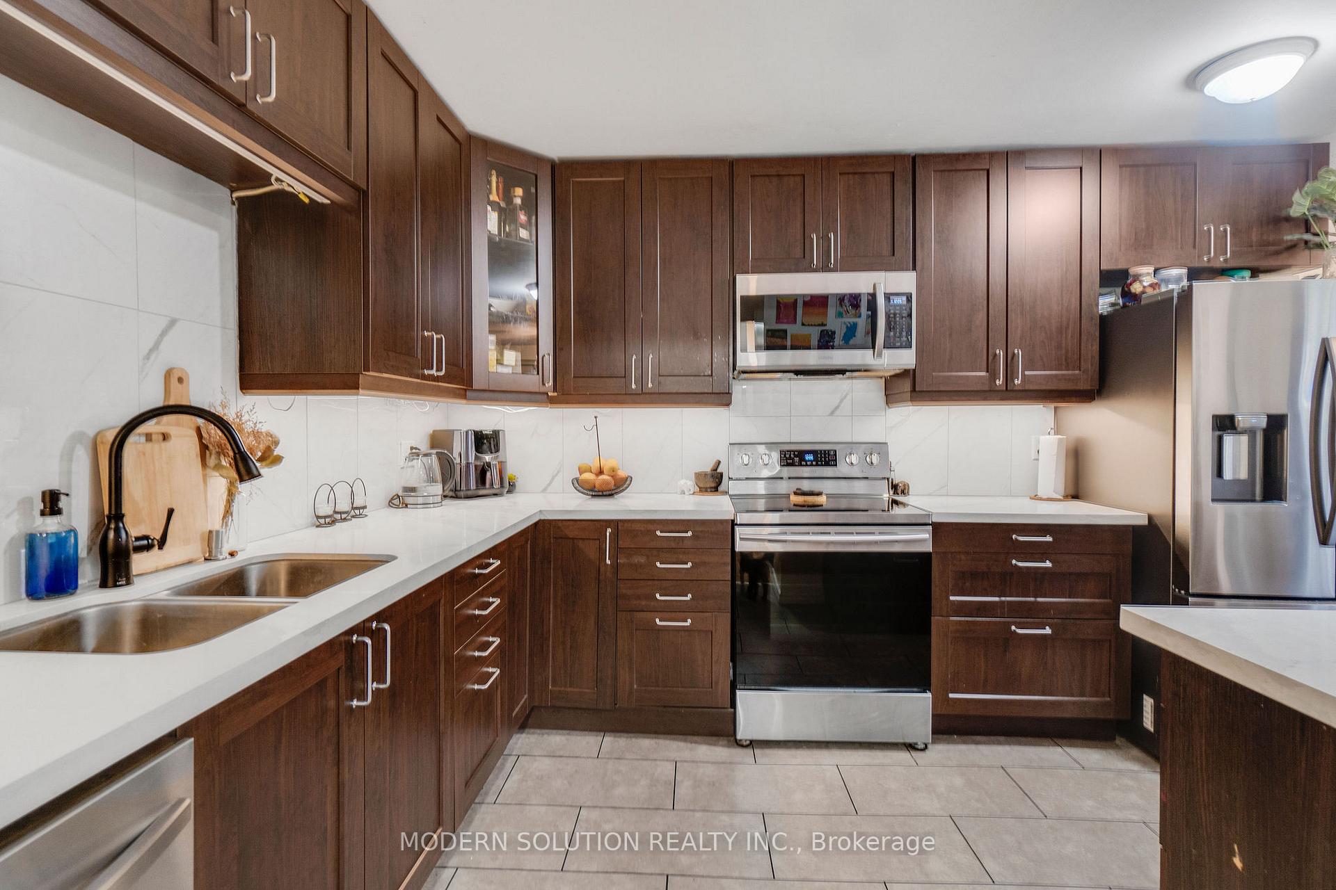 3 Bedrooms Condo at 341 Military, Toronto For sale