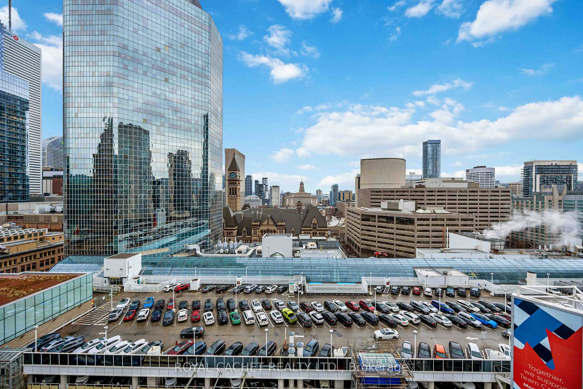 2 Bedrooms Condo at 197 Yonge,  Toronto For sale