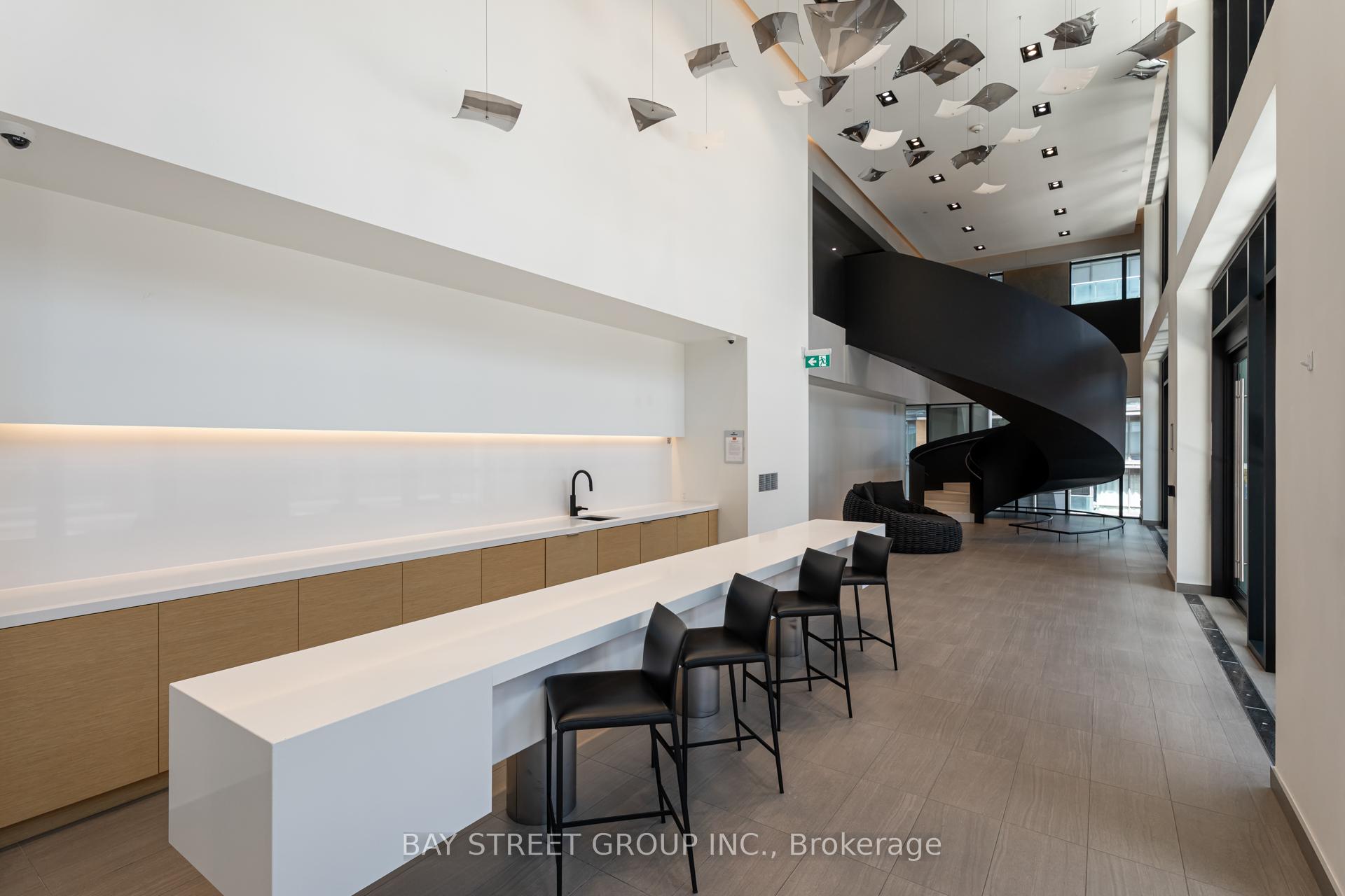 2 Bedrooms Condo at 1 Yorkville, Toronto For sale