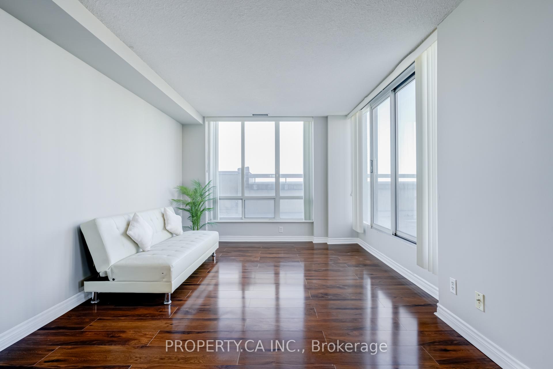 3 Bedrooms Condo at 156 Enfield, Mississauga For sale