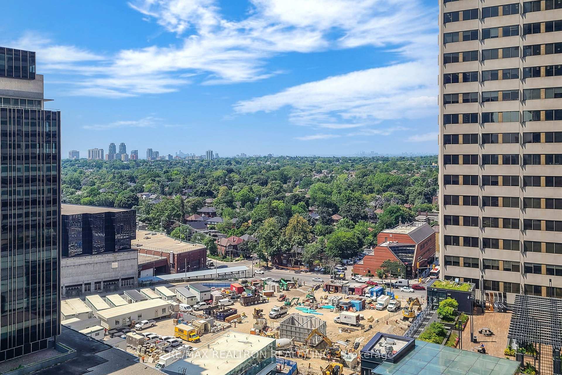 3 Bedrooms Condo at 8 Eglinton, Toronto For sale