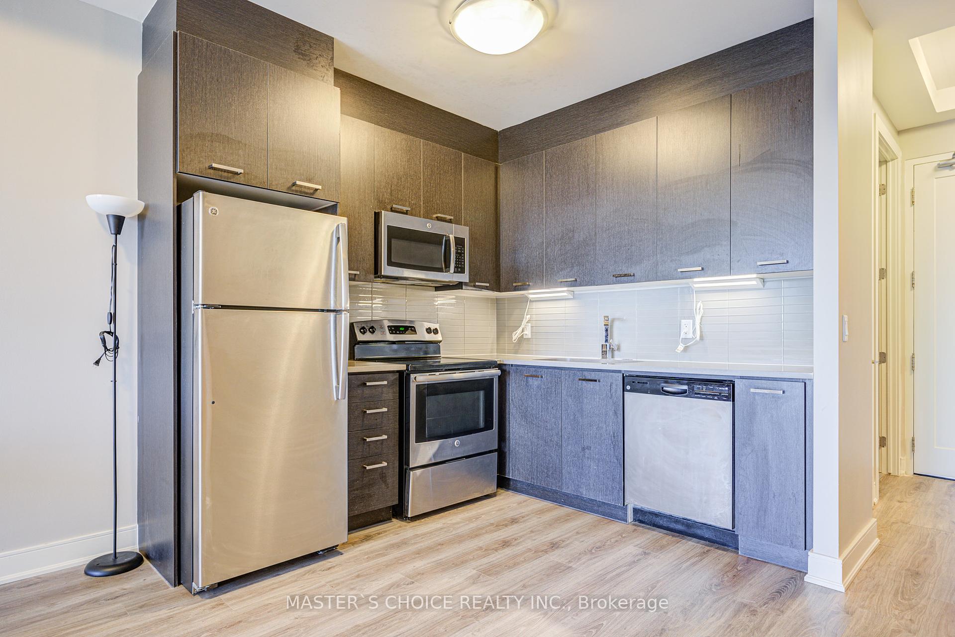 2 Bedrooms Condo at 150 Main, Hamilton For sale