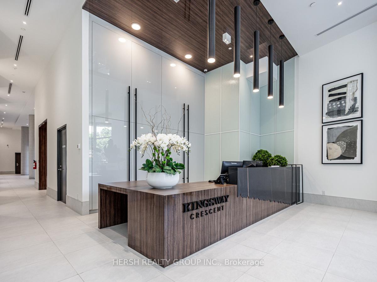 2 Bedrooms Condo at 160 Kingsway,  Toronto For sale
