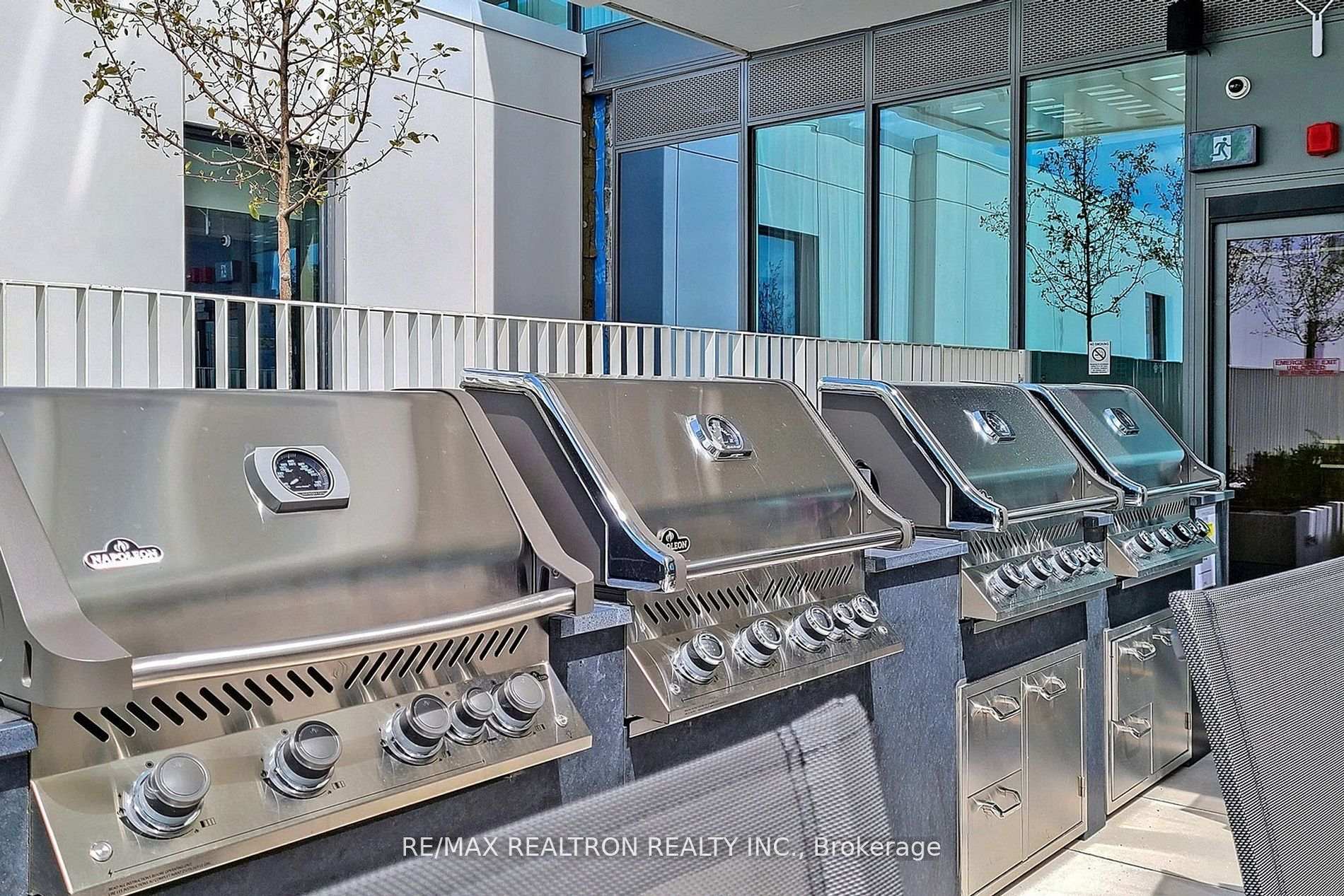 2 Bedrooms Condo at 950 Portage, Vaughan For sale
