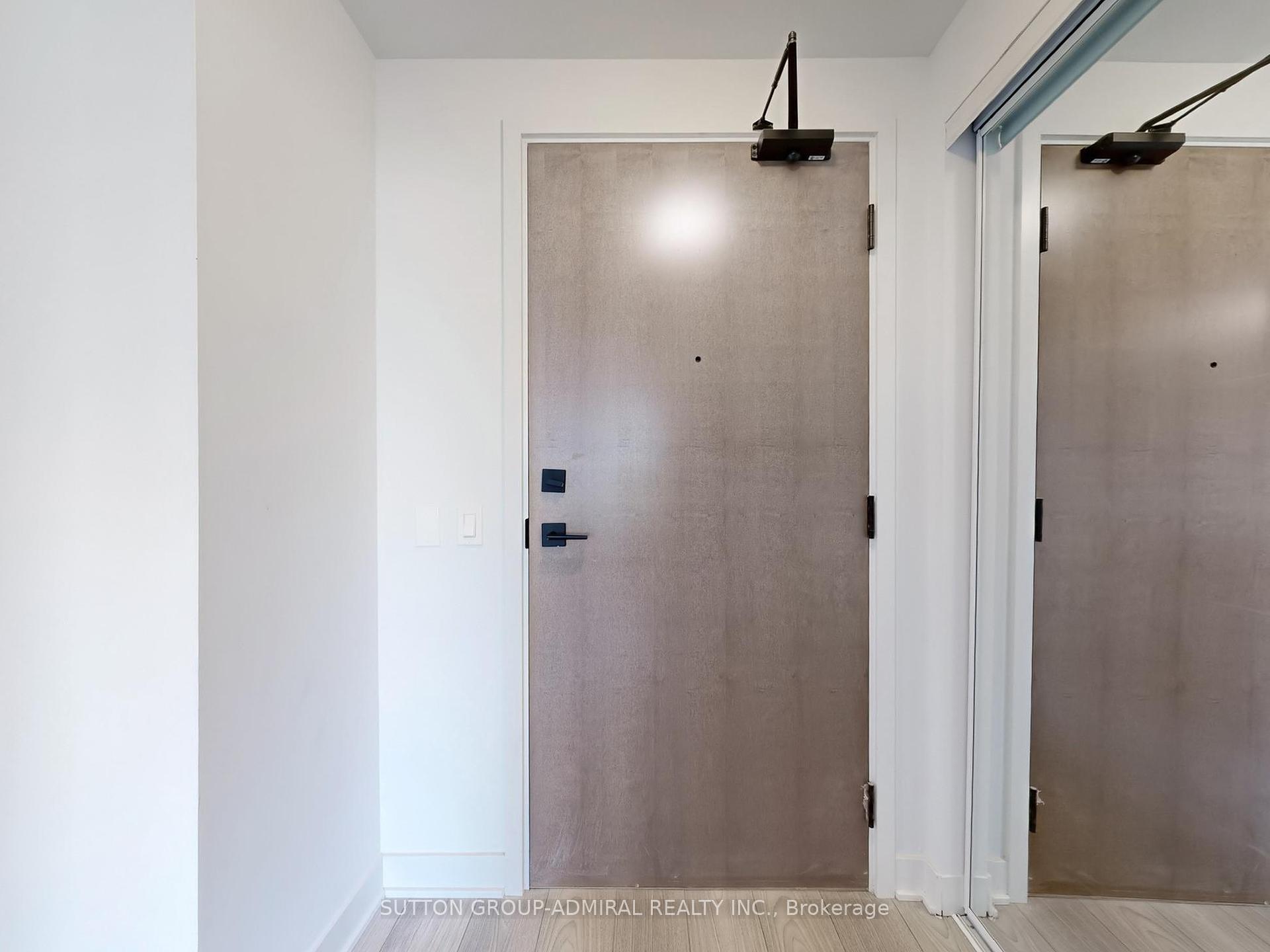 2 Bedrooms Condo at 2920 Hwy 7, Vaughan For sale