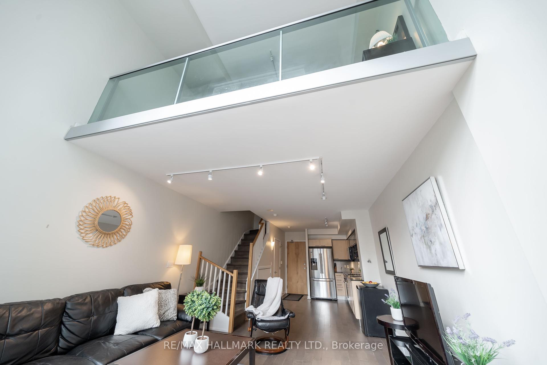 2 Bedrooms Condo at 36 Blue Jays,  Toronto For sale