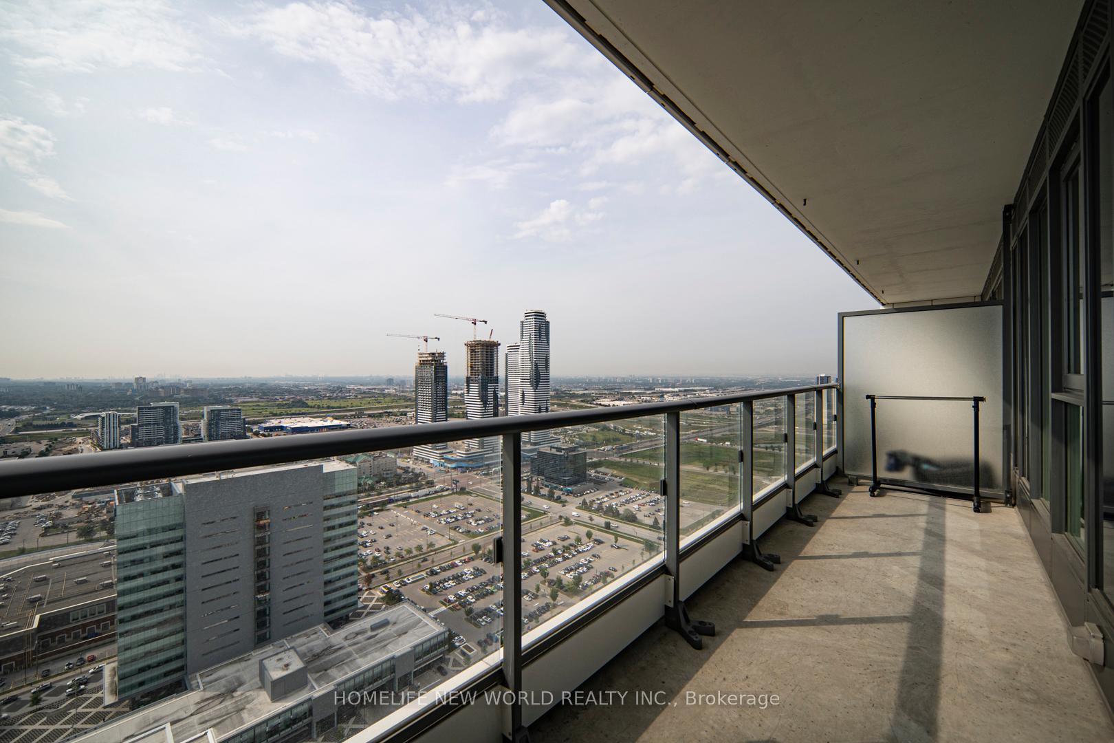 2 Bedrooms Condo at 5 Buttermill,  Vaughan For sale